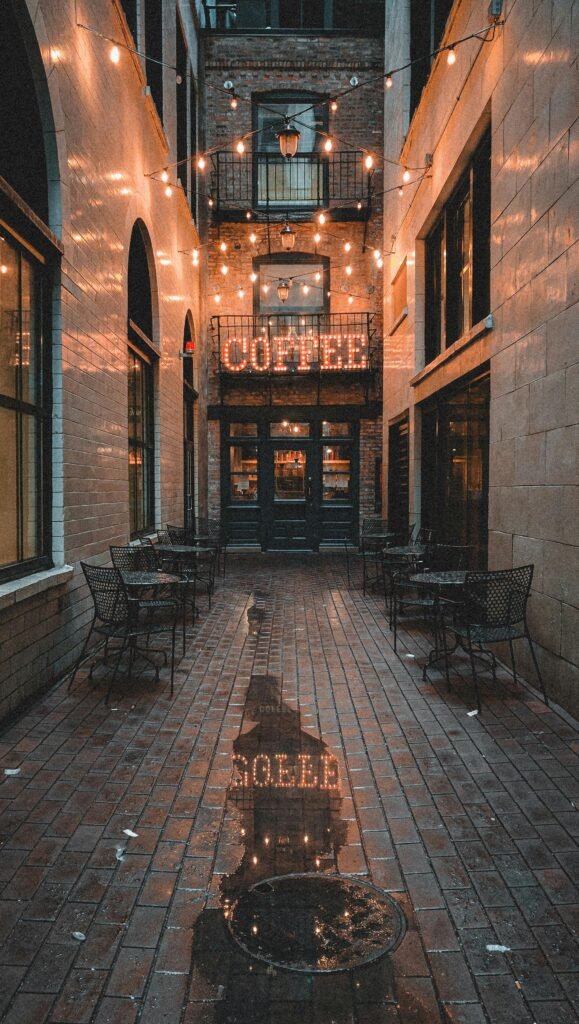 free photo of coffee shop in a narrow alley